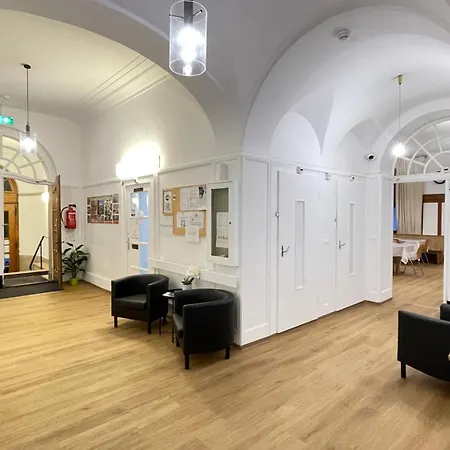 Zentrum Haus Πανδοχείο